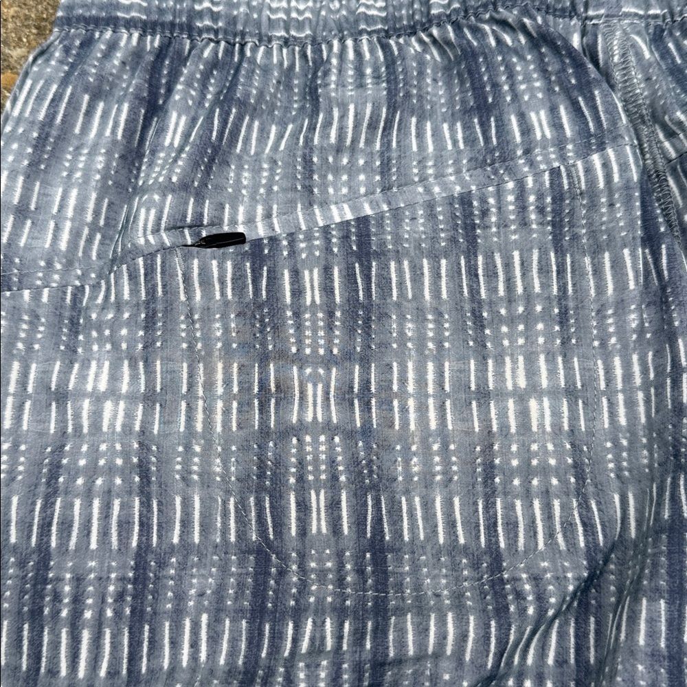 Vuori Shorts Wm Large Running Athletic Gray White Drawstring Pockets - Picture 6 of 8